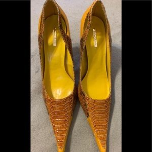 Michael Antonio Mustard Snakeskin Heels Size 10